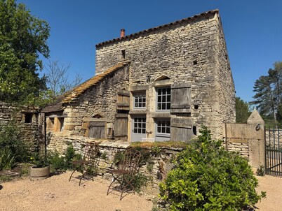 La Tour Chapaize - Maison de charme de 300m2 avec piscine.