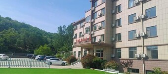 Weihai Zhenlin Training Mansion