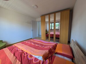 4 sovrum, strykjärn/strykbräda, wi-fi och sängkläder