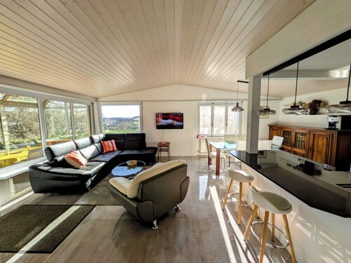 Charming Renovated Villa with Lush Garden & Hot Tub , La Neuveville, Switzerland