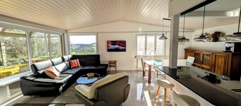 Charming Renovated Villa with Lush Garden & Hot Tub , La Neuveville, Switzerland