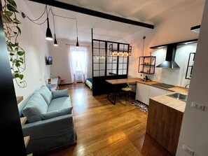 Interior - In the heart of San Lorenzo (Roma)