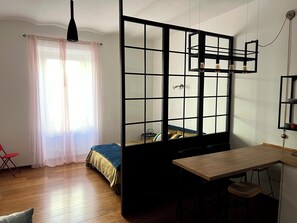1 chambre, coffres-forts dans les chambres, fer et planche à repasser