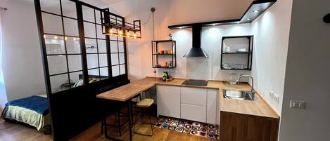 Fridge, microwave, stovetop, dishwasher