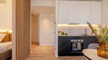 Habitación doble Confort, vista a la ciudad | Área de sala de estar