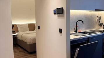 Chambre Confort avec lits jumeaux | Cuisine privée | Réfrigérateur, micro-ondes, four, plaque de cuisson