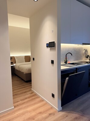 Deluxe Twin Room | Private kitchen | Fridge, microwave, oven, stovetop - Stay at Brussels (Brussels)