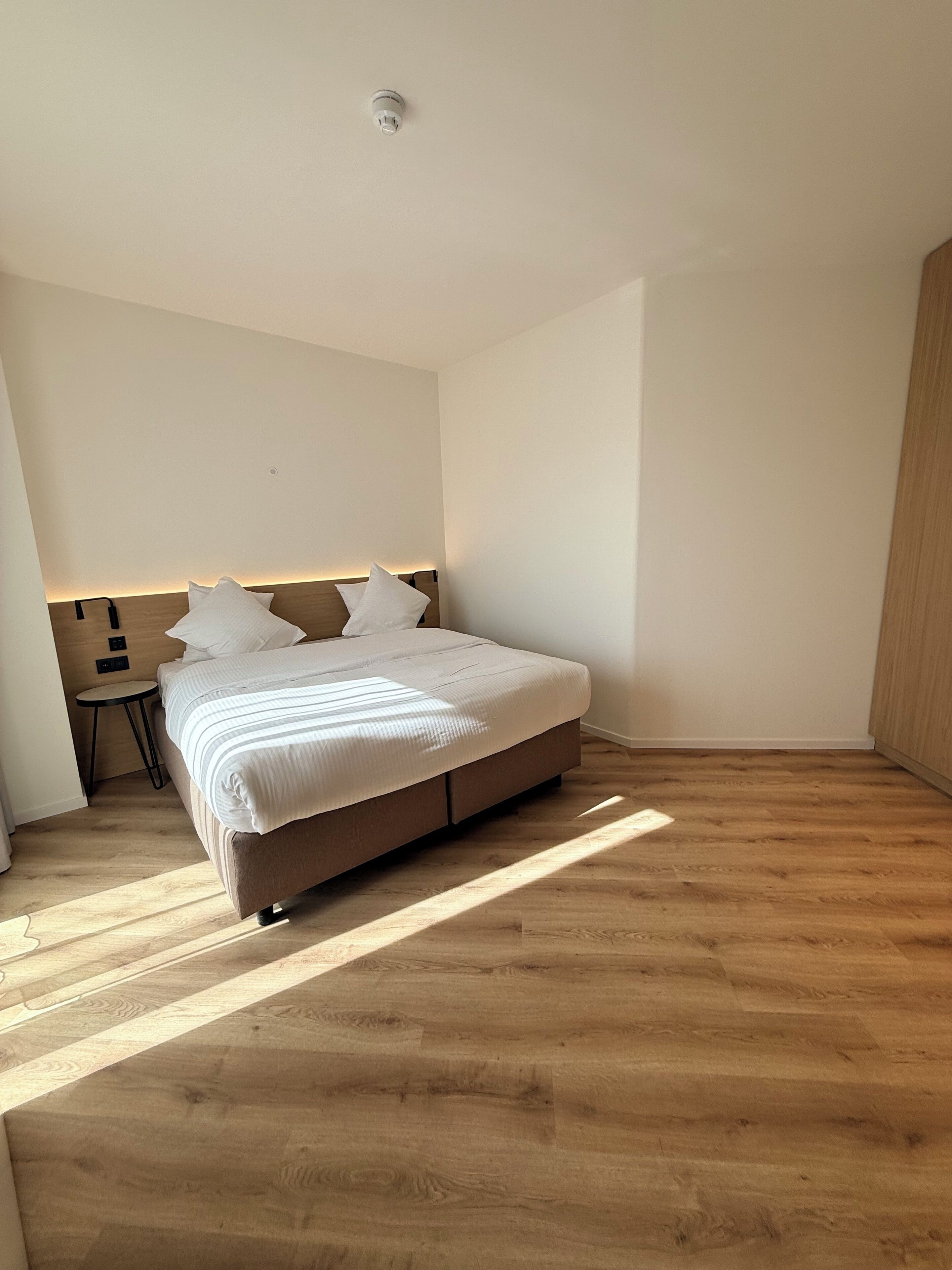 Apartment, Non Smoking, Air conditioning | In-room safe, desk, laptop workspace, soundproofing