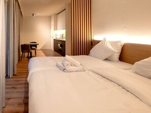 In-room safe, desk, laptop workspace, iron/ironing board - Stay at Brussels (Brussels)