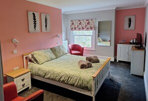1 bedroom - Room-comfortable Double Room With Bath (Cranleigh)