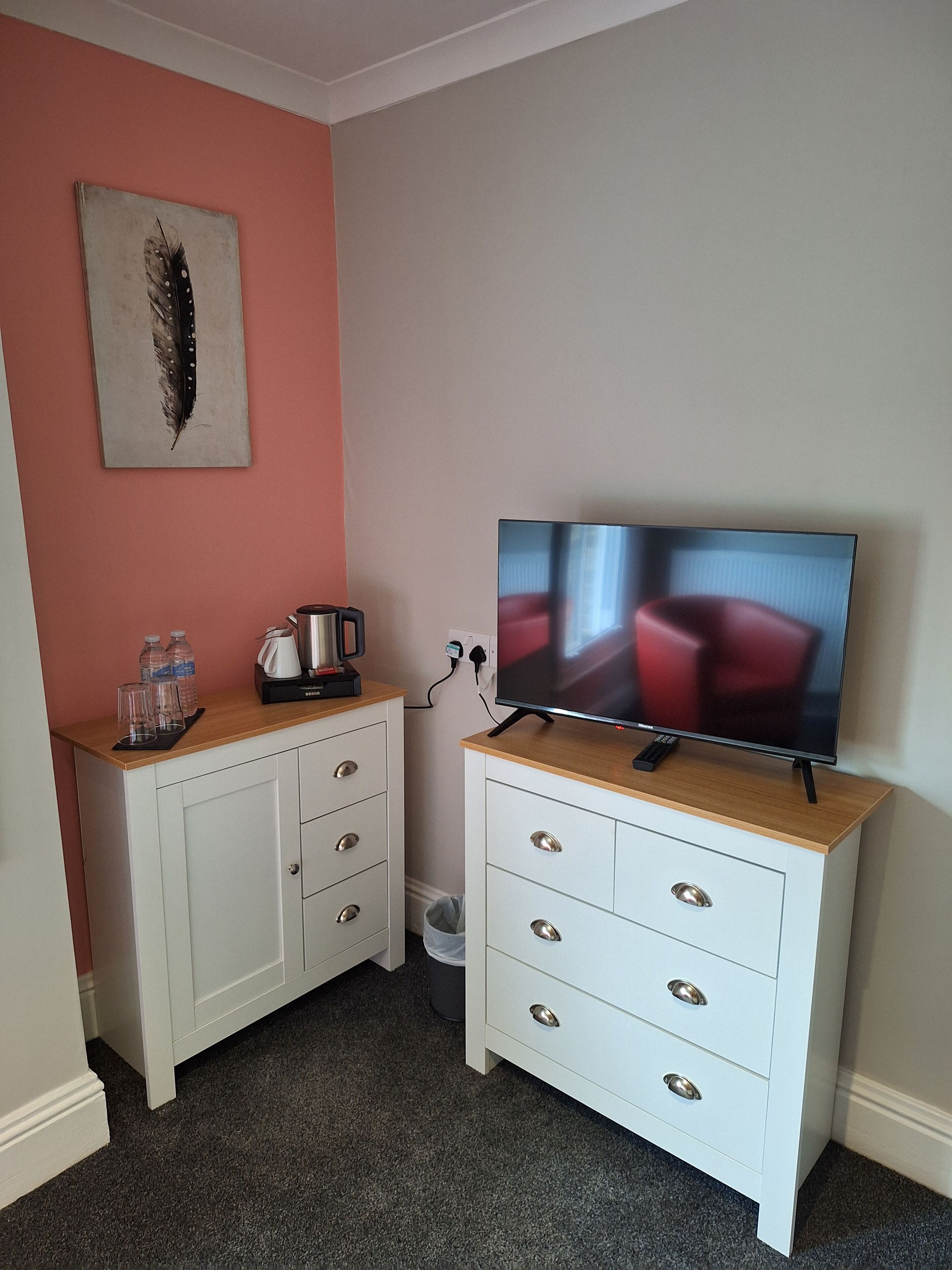 Room, 1 Bedroom, Accessible, Smoking | Room amenity