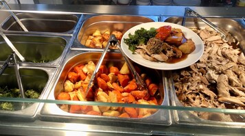 Room, 1 Bedroom, Accessible, Smoking | Food and drink