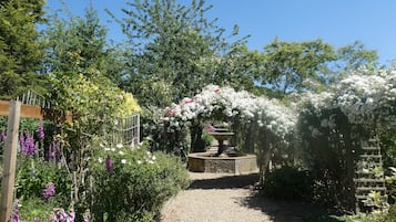 Room, 1 Bedroom, Accessible, Smoking | Garden