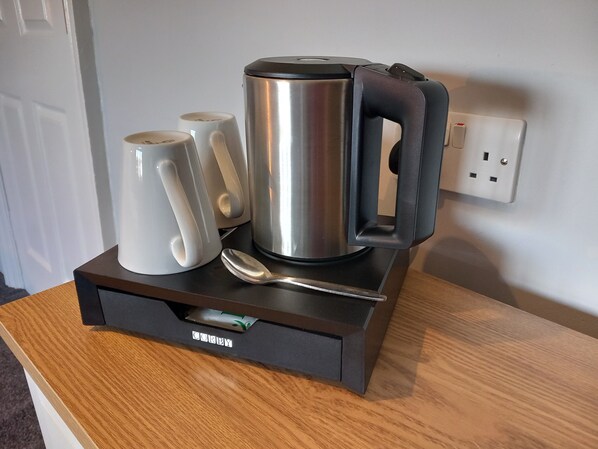 A coffee maker with two white mugs and a spoon on a black tray with the brand "CORBY" visible. - Room-spacious Double Room With Lovely Vi (Cranleigh)
