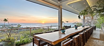 Luxury Villa: Hot Tub: Ocean Views: Fully Staffed