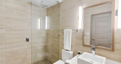 Luxury Villa: Hot Tub: Ocean Views: Fully Staffed