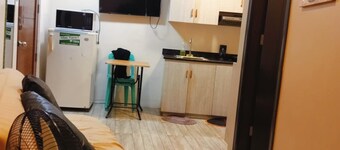 Cozy Condo Unit - 1BR with Double Deck - 1 Sofa Bed w/ Balcony Near City Center
