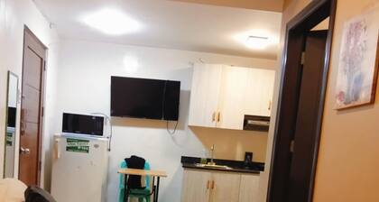 Cozy Condo Unit - 1BR with Double Deck - 1 Sofa Bed w/ Balcony Near City Center