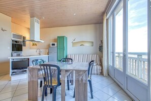 Dining - T2 facing ocean central beach (Soulac-sur-Mer)