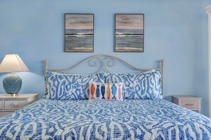 3 bedrooms, desk, iron/ironing board, Internet
