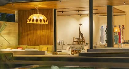 CL M Villa Retreat by Cadenzalux