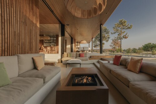 CL M Villa Retreat by Cadenzalux