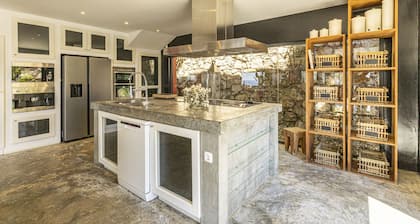 Carmim Villa by Cadenzalux
