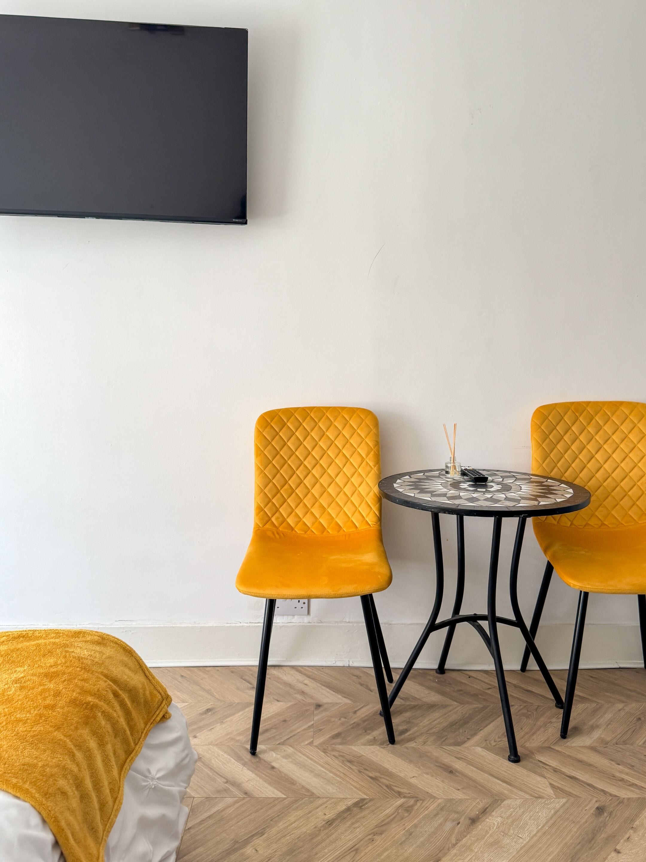 Con stile personalizzato, con arredamento individuale, una scrivania