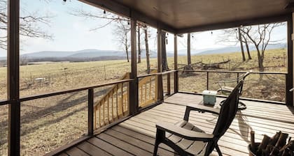 Cozy Mountain Cabin with Stunning Views, Modern Comforts & Fast WiFi