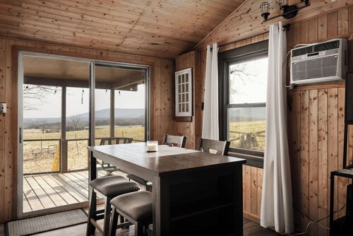 Cozy Mountain Cabin with Stunning Views, Modern Comforts & Fast WiFi