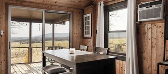Cozy Mountain Cabin with Stunning Views, Modern Comforts & Fast WiFi