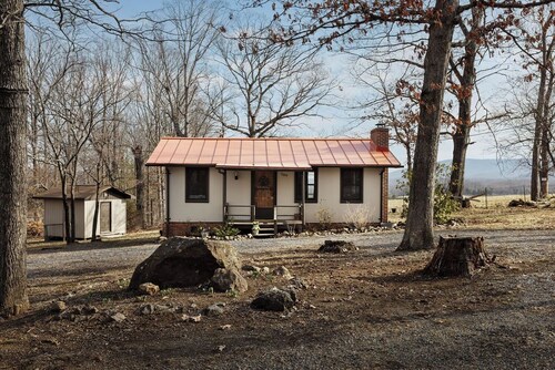 Cozy Mountain Cabin with Stunning Views, Modern Comforts & Fast WiFi