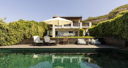 Coastal Charm Chalet by Cadenzalux