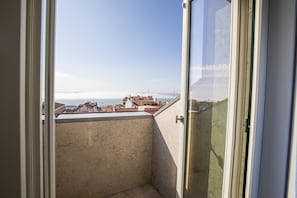 Apartment, Smoking | 3 bedrooms