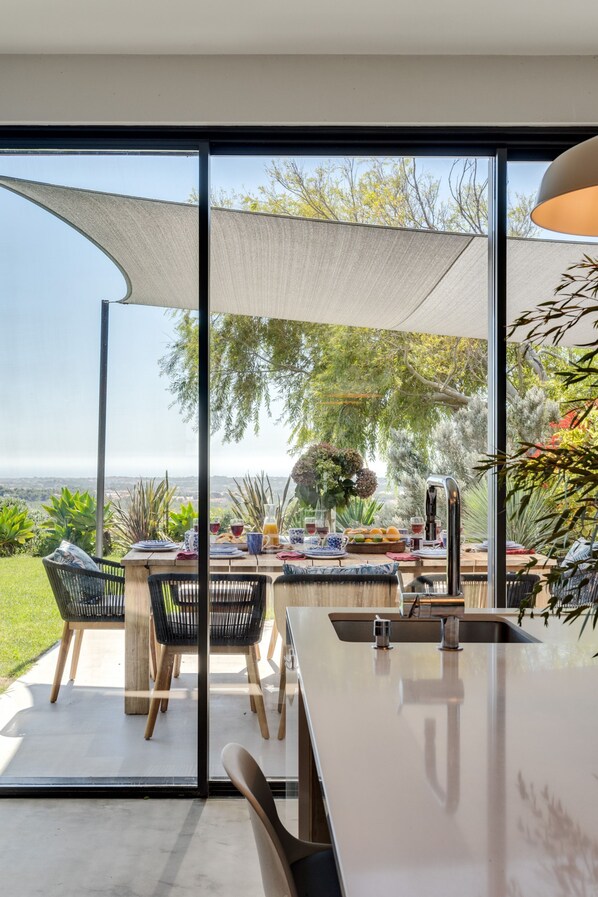 Villa | 5 bedrooms - Garden Seaside Villa by Cadenzalux (Cascais)