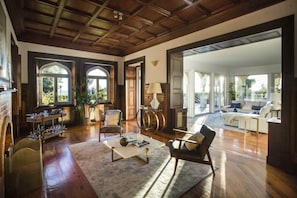 6 bedrooms - Seafront Manor by Cadenzalux (Cascais)