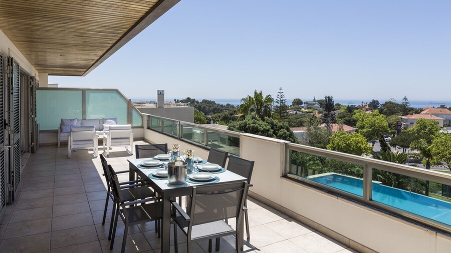 Estoril Queen s Apartment by Cadenzalux