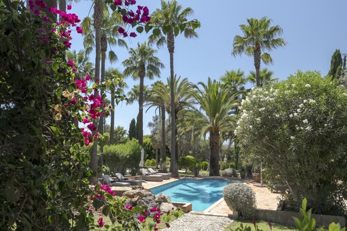 Villa Oasis by Cadenzalux