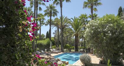 Villa Oasis by Cadenzalux