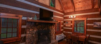 Peaceful Pines -Simple and authentic log cabin