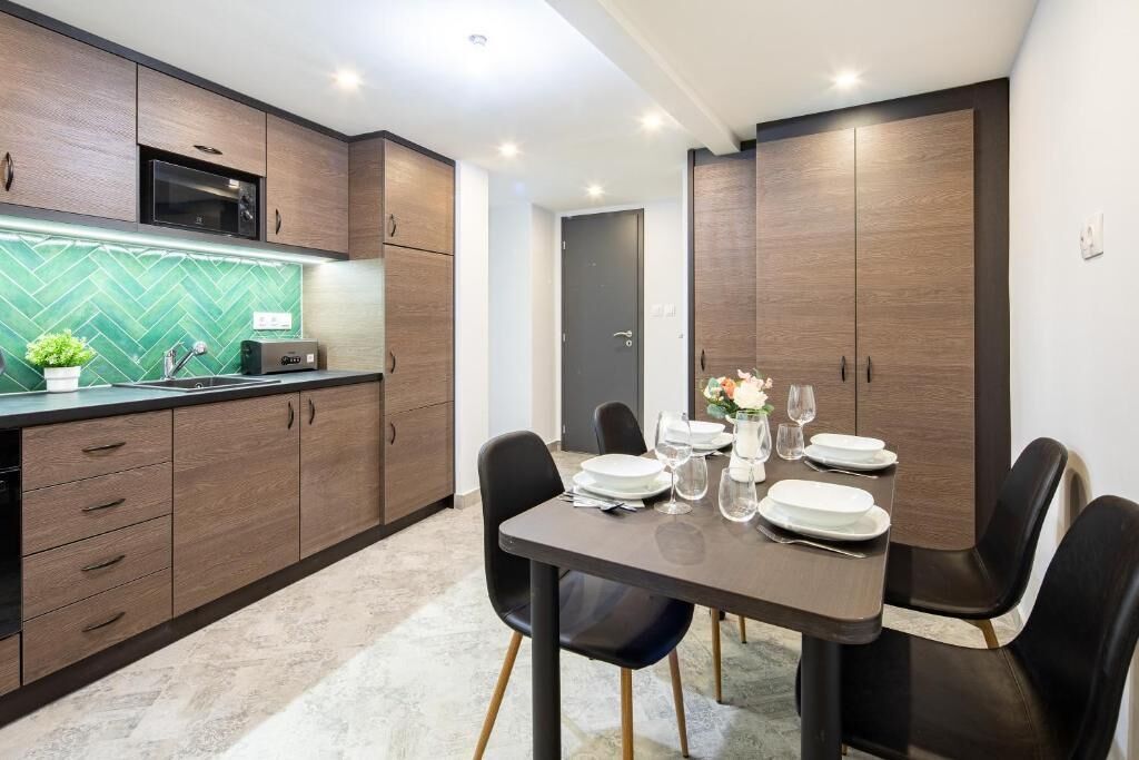 Apartment, Multiple Beds | Private kitchen | Electric kettle, toaster