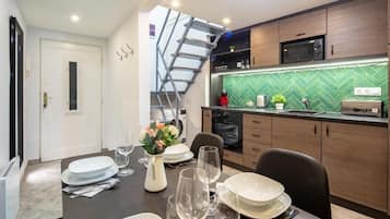 Apartment, Multiple Beds | In-room dining