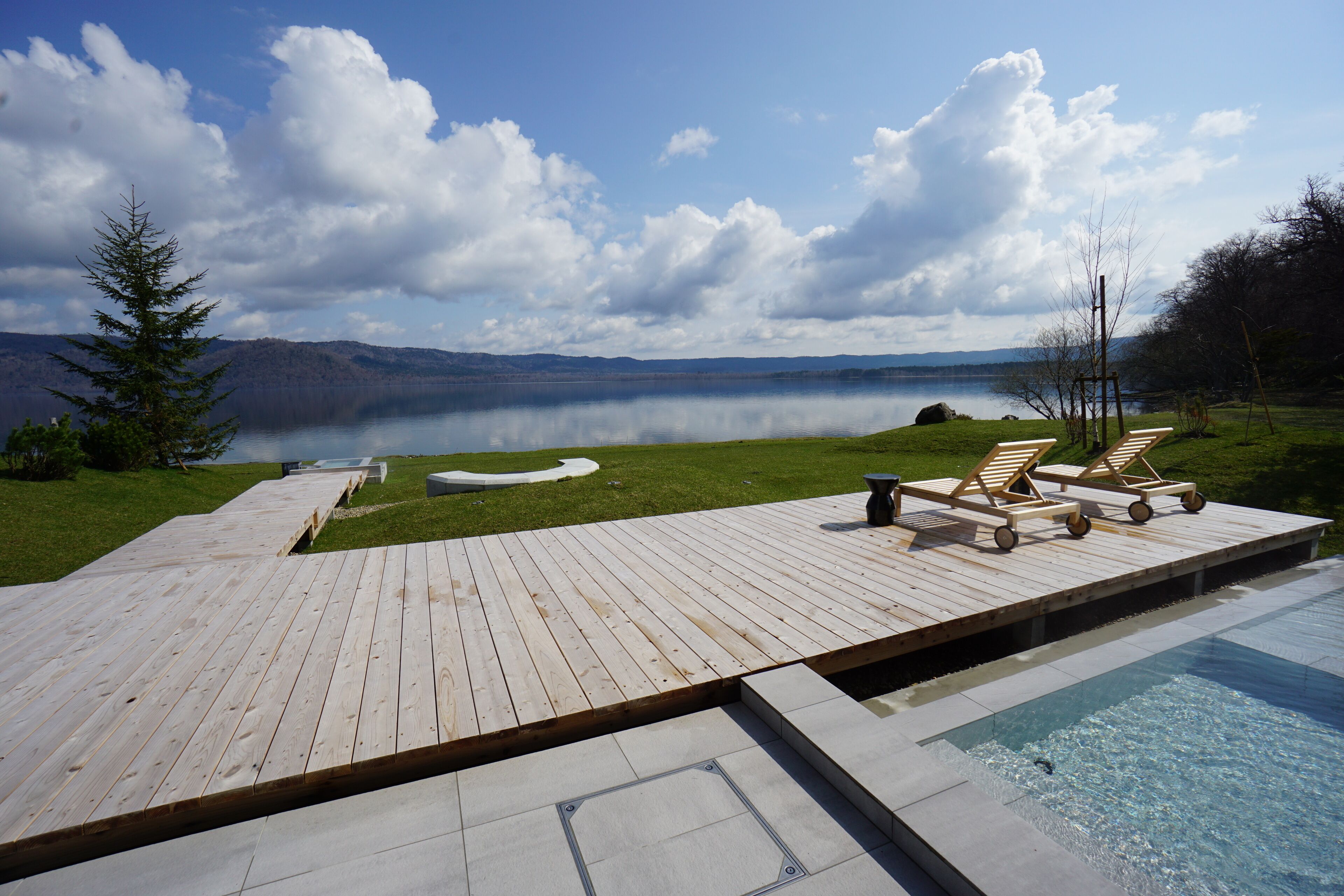 ラグジュアリー ヴィラ レイクサイド | テラス / パティオ