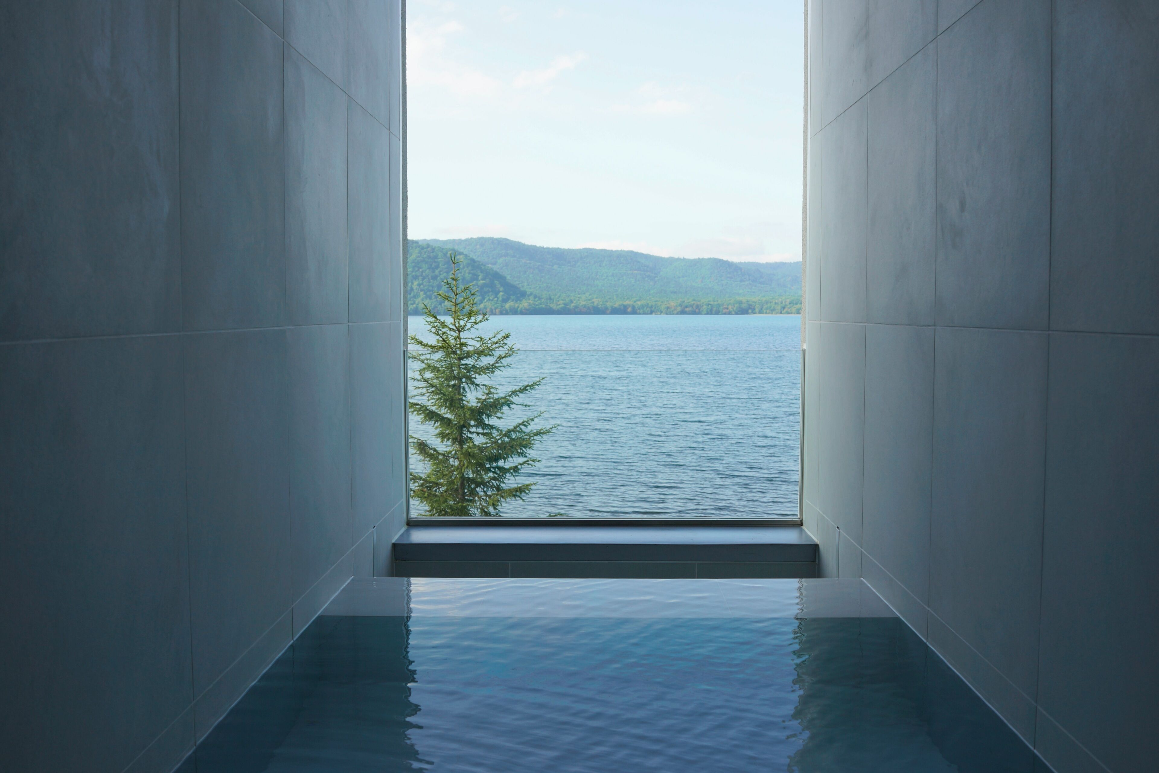 ลักซ์ชัวรี่วิลล่า, ริมทะเลสาบ | ห้องน้ำ | อ่างอาบน้ำและฝักบ ัวแยกจากกัน, อ่างแช่น้ำพุร้อน, เรนชาวเวอร์