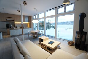 Standard Villa, Lakeside