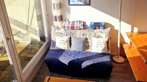 A cozy room with a bed, pillows, and a floor lamp. - Bright apartment between port and beaches (Arzon)