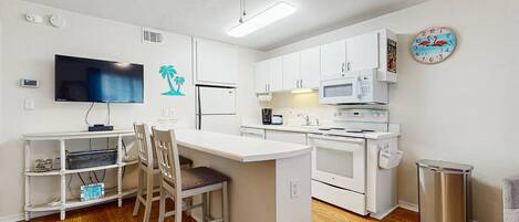 Refrigerador, microondas, horno, placa de cocina