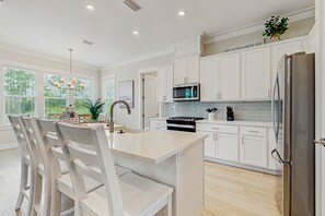 Fridge, microwave, oven, stovetop - Coastal home with shared, zero entry pool, putting green, and WIFI (Orange Beach)