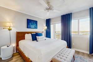 2 bedrooms, iron/ironing board, Internet, bed sheets - Gorgeous beachfront condo, shared pool and beach access (Panama City Beach)