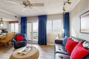 TV - Gorgeous beachfront condo, shared pool and beach access (Panama City Beach)